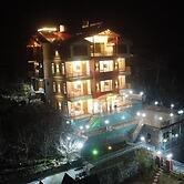 Wood Crista Retreat by Park Tree