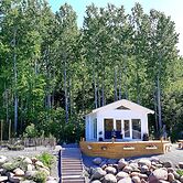 Loft-sleeps5-parking-spa-lakeviews-petfriendly