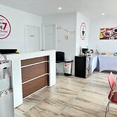 Motel 7 Inn & Suites