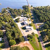 Axtons Bass City Lake Front Resort