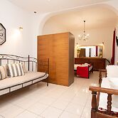 Athina Apartments