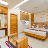 Fabhotel Holiday Grand