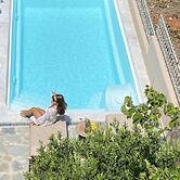 Oniropetra Luxury Suites