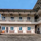 OYO 92456 Putri Homestay Syariah Near SPBU 14.282.694 (Air Hitam)