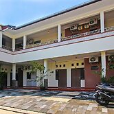 Super OYO 92437 Wahidin Guesthouse