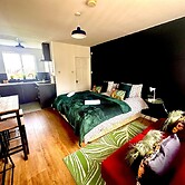 The Annexe, 25 Gorsehill Road