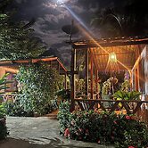 Las Rocas Village Ecohotel