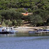 Peaceful 2-bedroom Robinson House Orca