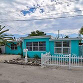 Family Couples Getaway Sleeps 6 Guests