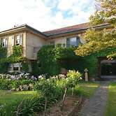 Beautiful 2 Story Manor Close to Beach and all