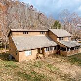 Newly remodeled 4BR lodge on Wolf Creek