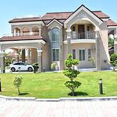 Entire 6-bed Garden Villa