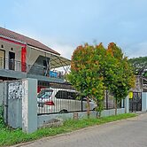 OYO Life 91896 Kost Bu Dewi Syariah