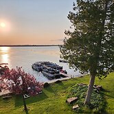 Myriad Fins Cottage and Marina