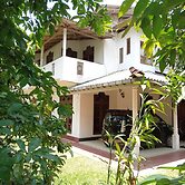 Charming 2-bed Apartment in Weligama