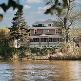 Goldsmith's Riverfront Inn