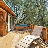 The Nut House - Lovely Home with Hot Tub by Yosemite Region Resorts