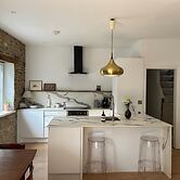 3 Bed Cottage - Sleeps 6 - Pets - Parking - Wifi