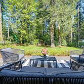 Modern Home: 3 Miles to Woodinville Wine Country!