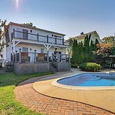 Near Yale & Lighthouse Point Beach: Home w/ Pool!
