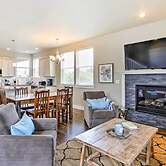 Ocean Shores House w/ Hot Tub - Walk to Beach