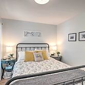 Quaint 'sur La Mer' Cottage w/ Deck, Fire Pit