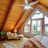 Coastal Cabin w/ Puget Sound & Rainier Views!