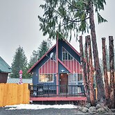 Inviting Mt Hood Cabin w/ Porch: 1 Mi to Skibowl!