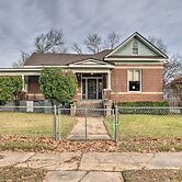 Pet-friendly Shreveport Home ~ 1 Mile to Downtown!