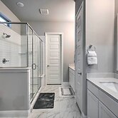 Patio & Game Room: Modern Home in Frisco