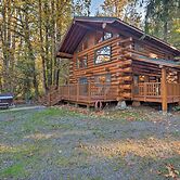 Riverfront Gold Bar Log Cabin Near Stevens Pass!
