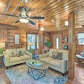 Screened Porch & Grill: Waterfront Landrum Cottage