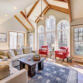 Lake Access + On-site Creek: Lake Toxaway Home!