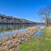 The Cozy Cottage w/ Lake Taneycomo Access!
