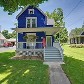 Fire Pit, BBQ & Yard: Family Home in Adrian