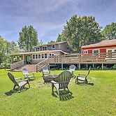 Cozy Poconos Cottage w/ Hot Tub Near Lake Harmony!