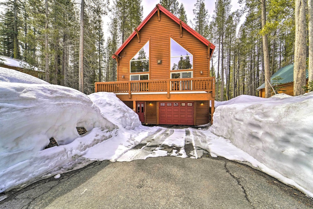 Great for Groups: Soda Springs Cabin w/ Deck!