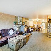 Main Street Townhome - 12 Miles to Bear Lake!