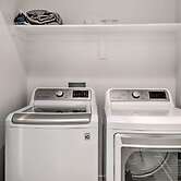 Modern-chic Provo Townhome 1 Mi to BYU Campus