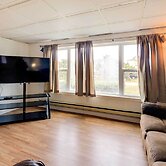 1 Ocean Fun:' Emerald Isle Apt, Steps to Beaches!