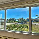 1 Ocean Fun:' Emerald Isle Apt, Steps to Beaches!