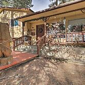 Rustic Western Home: Walk to Winchester Lake!