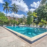 Updated Dtwn Naples Condo: Across From Beach!