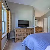 Cozy Carbondale Escape w/ Deck & Grill!