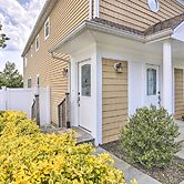 Ideally Located Glen Cove Apartment!