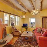 Santa Cruz Home w/ Mountain Views!