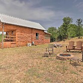 Chic Thorndale Cabin w/ Fire Pit & Paddleboat!