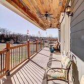 Spacious Farmhouse Near Hikes & Waterfalls