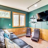 Lake Harmony Resort Home w/ Deck + Fire Pit!