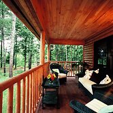 Upscale Fryeburg Cabin: Hot Tub + Billiards Table!